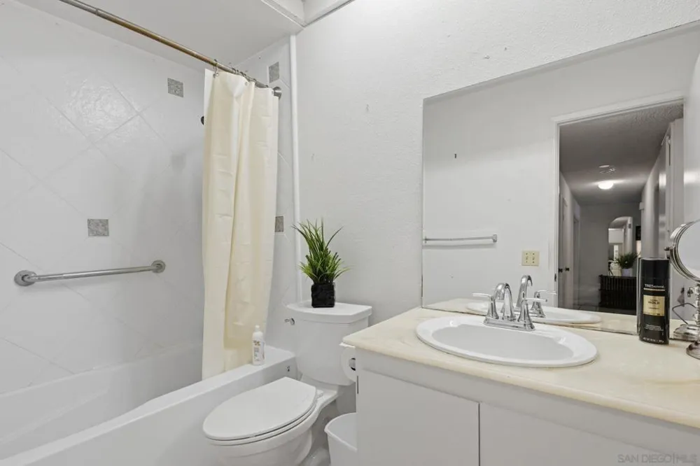 707 Granada Vista, CA 92083