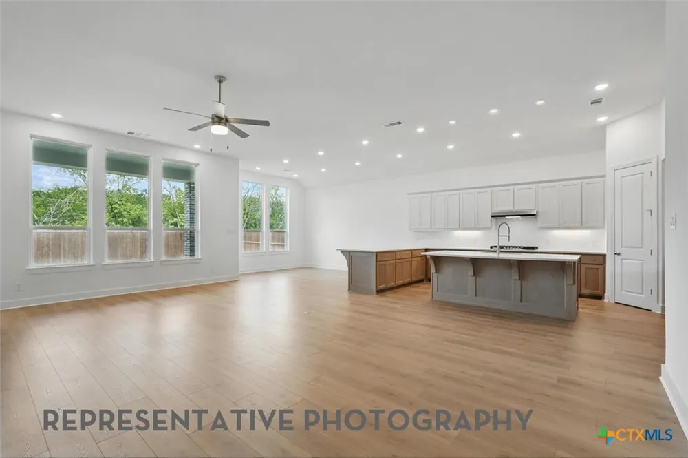 212 Post Oak Castroville, TX 78009
