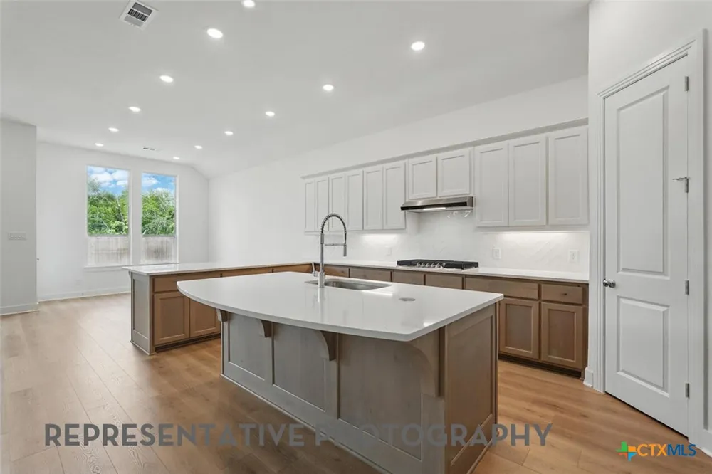 212 Post Oak Castroville, TX 78009