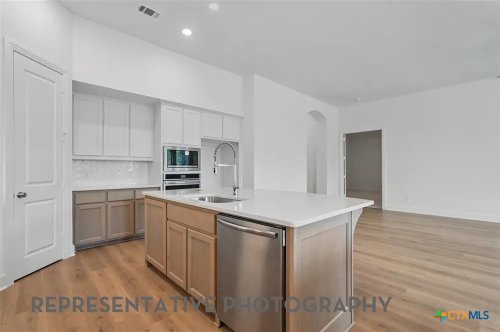 212 Post Oak Castroville, TX 78009
