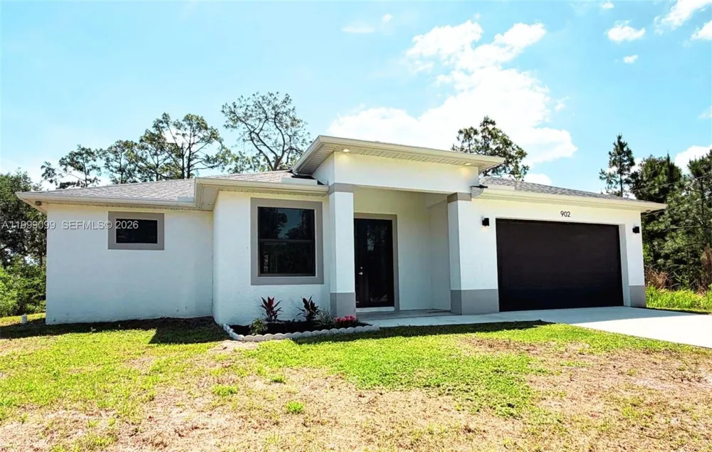 902 MAGNOLIA AVE Lehigh Acres, FL 33972