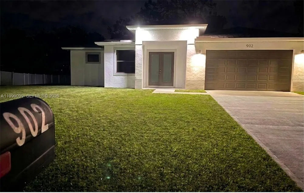 902 MAGNOLIA AVE Lehigh Acres, FL 33972