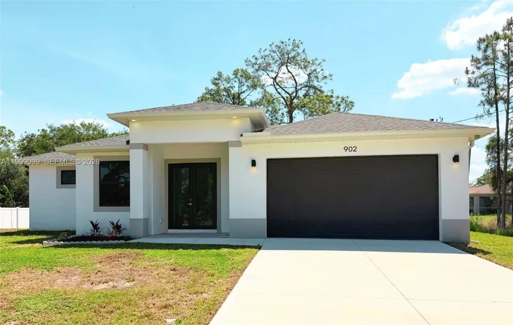 902 MAGNOLIA AVE Lehigh Acres, FL 33972