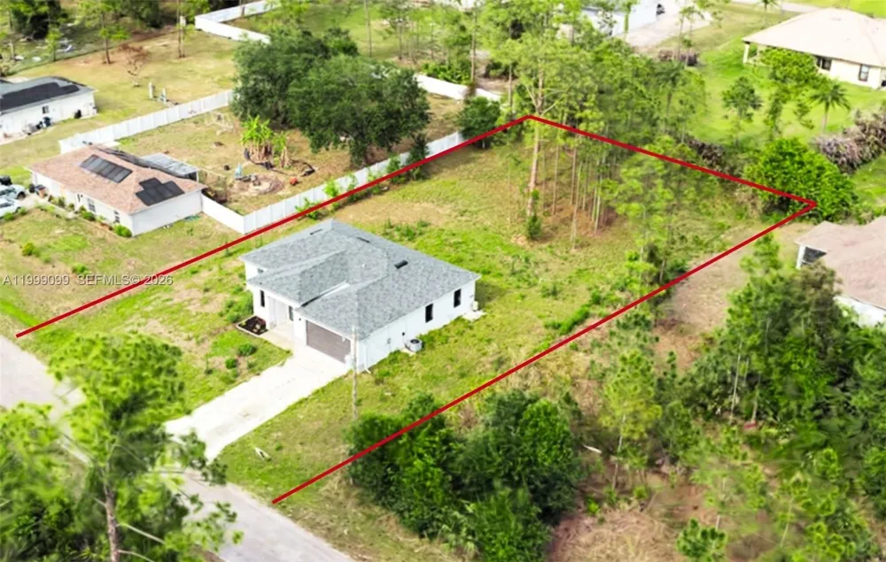 902 MAGNOLIA AVE Lehigh Acres, FL 33972