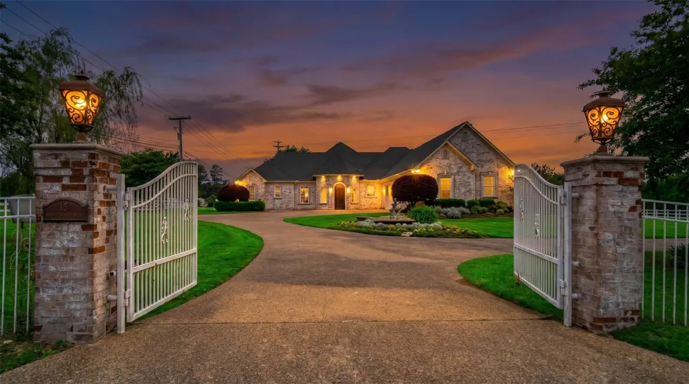 15 W Elmwood Corner Mount Vernon, TX 75457