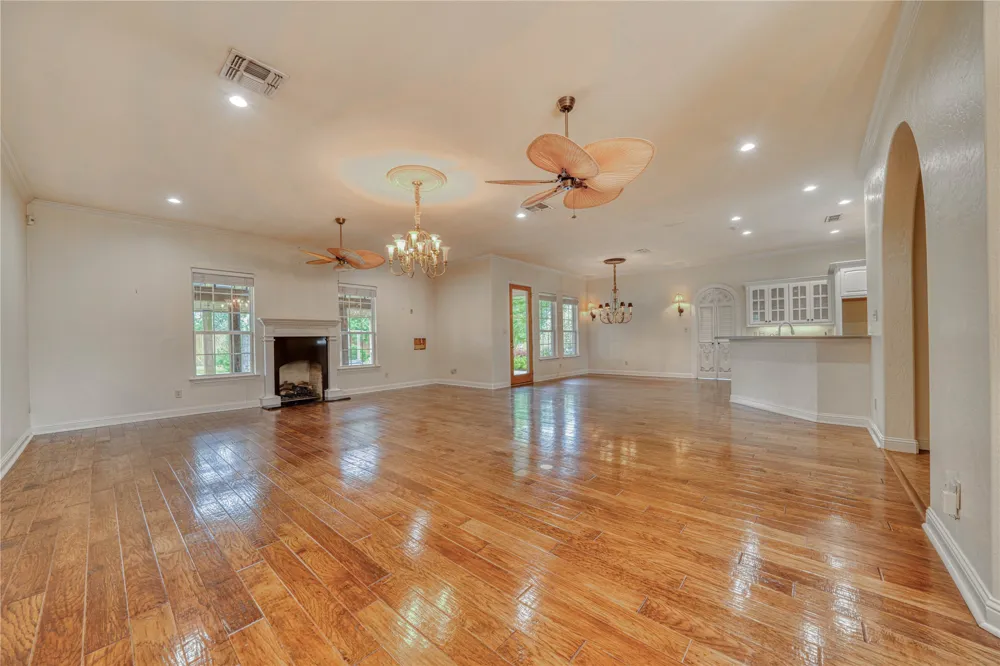 15 W Elmwood Corner Mount Vernon, TX 75457