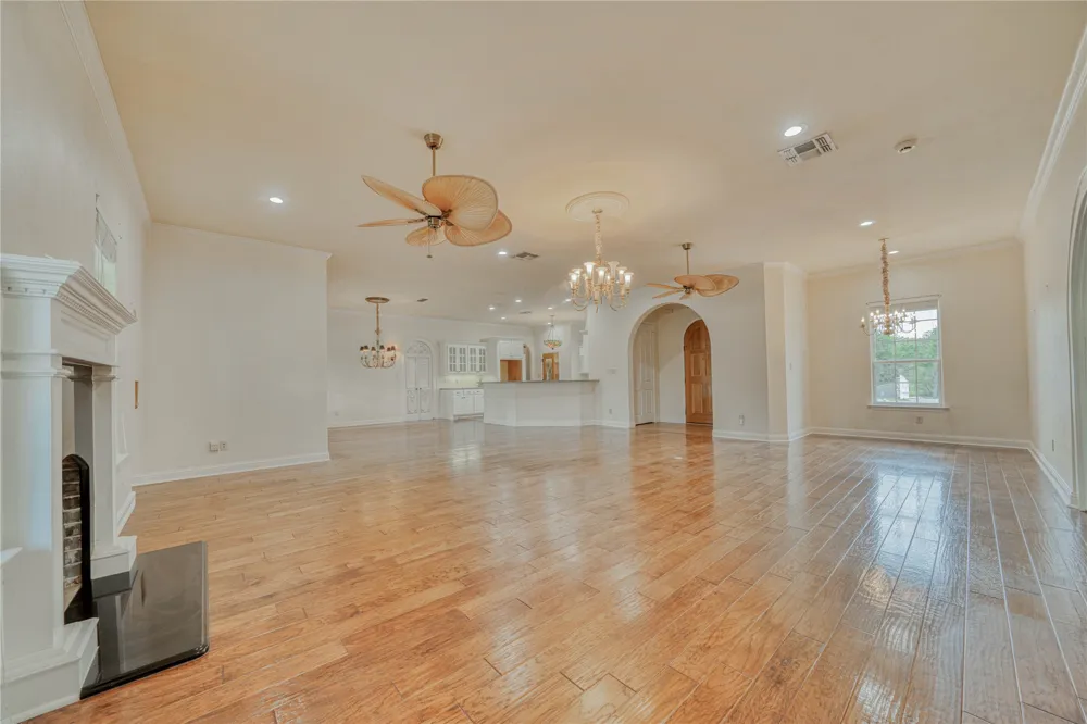 15 W Elmwood Corner Mount Vernon, TX 75457