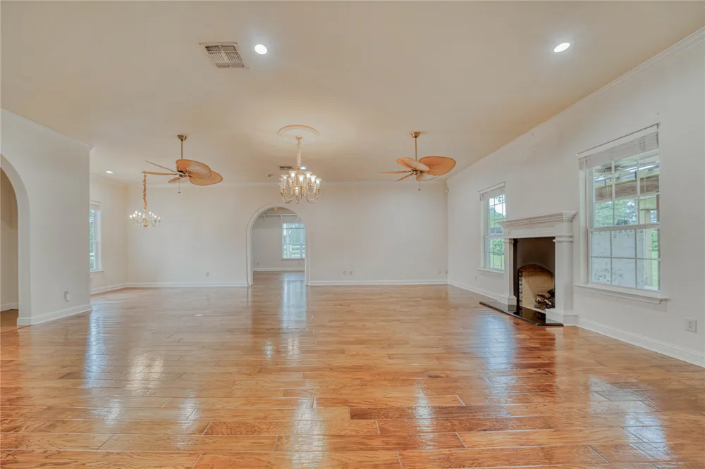 15 W Elmwood Corner Mount Vernon, TX 75457