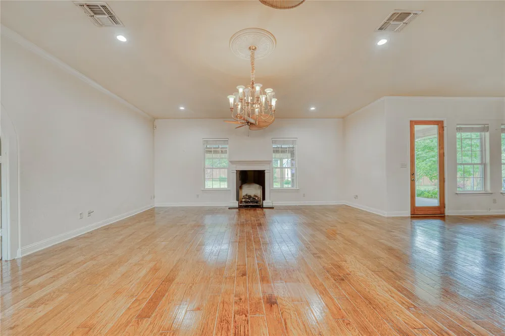 15 W Elmwood Corner Mount Vernon, TX 75457
