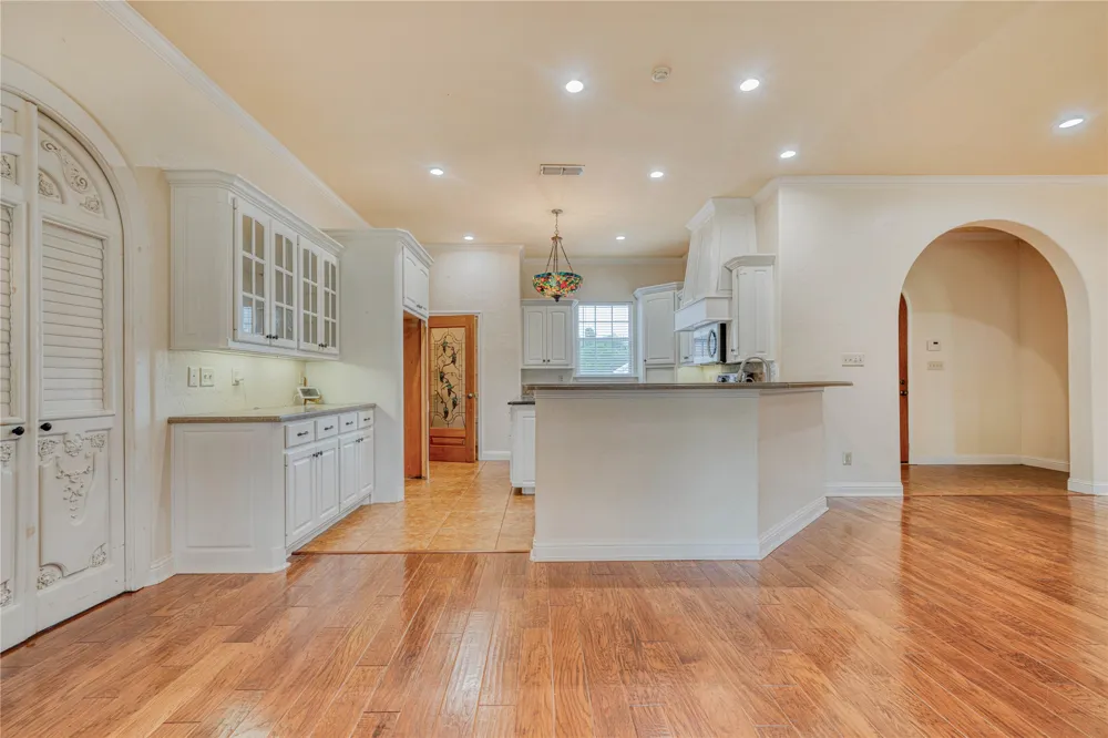 15 W Elmwood Corner Mount Vernon, TX 75457