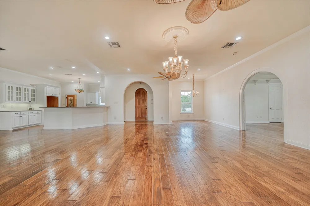15 W Elmwood Corner Mount Vernon, TX 75457