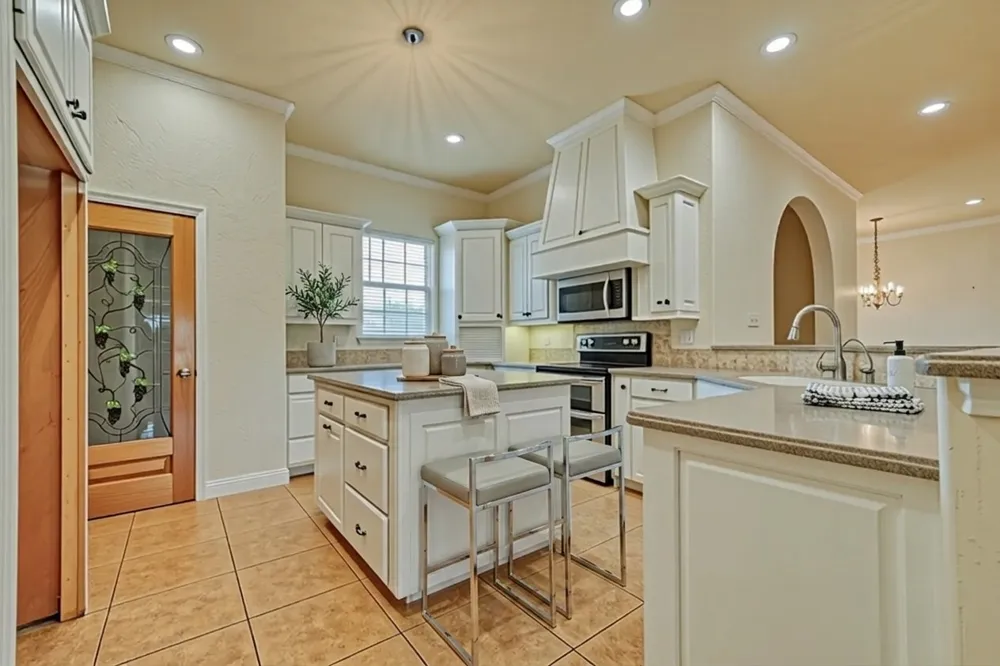 15 W Elmwood Corner Mount Vernon, TX 75457
