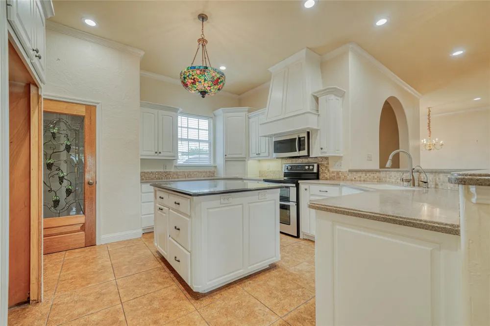 15 W Elmwood Corner Mount Vernon, TX 75457