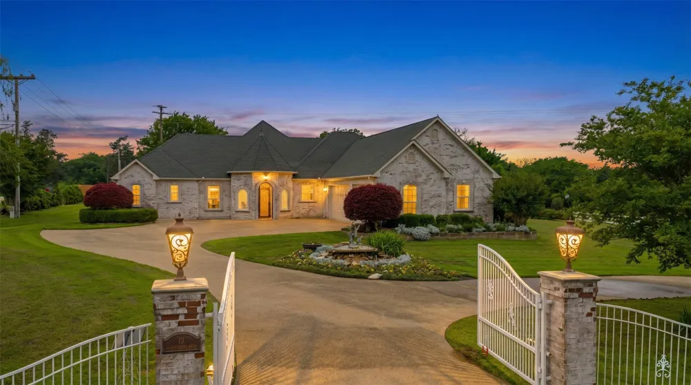 15 W Elmwood Corner Mount Vernon, TX 75457