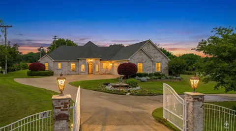 15 W Elmwood Corner
