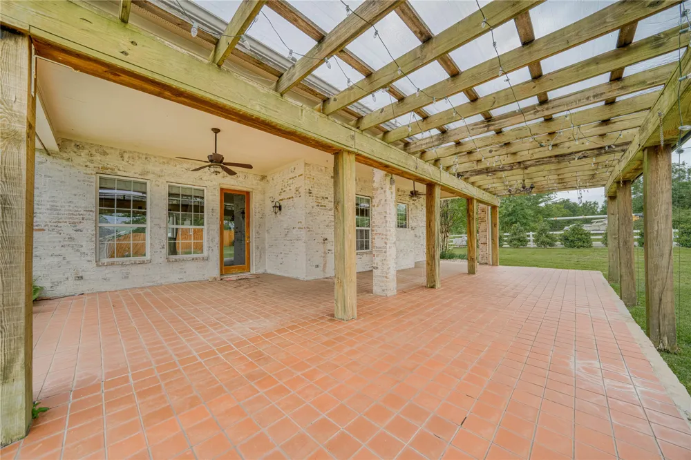 15 W Elmwood Corner Mount Vernon, TX 75457