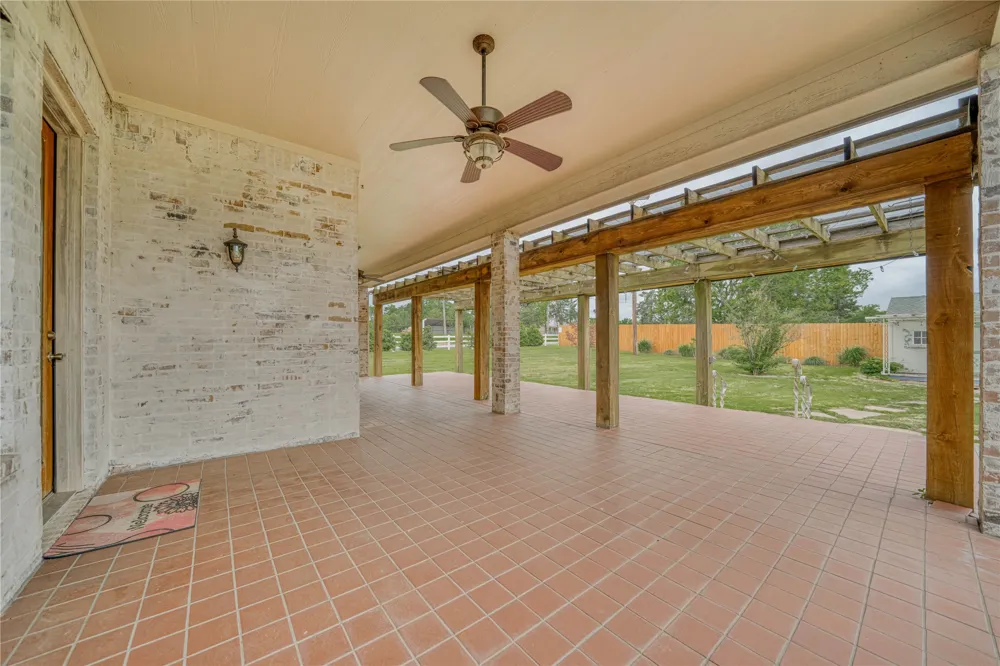 15 W Elmwood Corner Mount Vernon, TX 75457