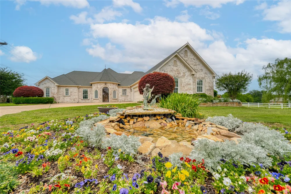 15 W Elmwood Corner Mount Vernon, TX 75457