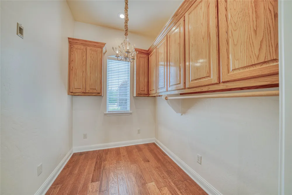 15 W Elmwood Corner Mount Vernon, TX 75457