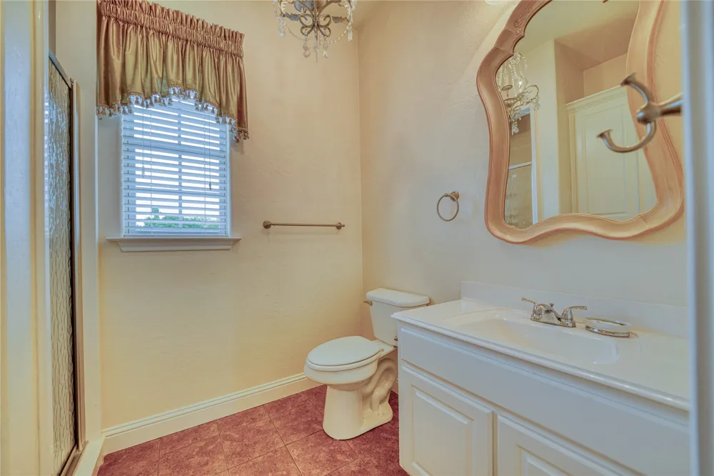 15 W Elmwood Corner Mount Vernon, TX 75457