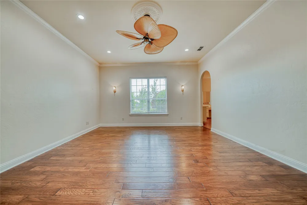 15 W Elmwood Corner Mount Vernon, TX 75457