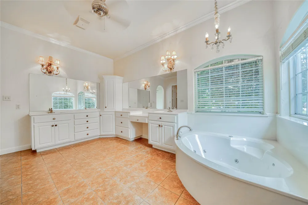 15 W Elmwood Corner Mount Vernon, TX 75457