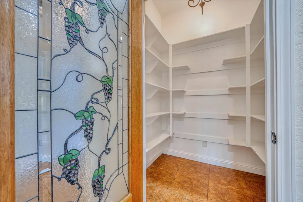 15 W Elmwood Corner Mount Vernon, TX 75457