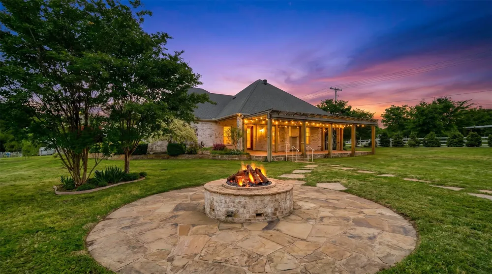 15 W Elmwood Corner Mount Vernon, TX 75457
