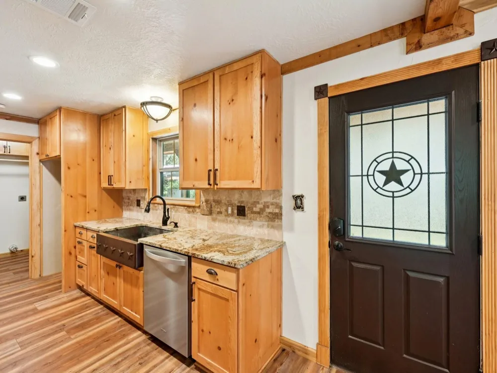 101 Avenue J Dickinson, TX 77539