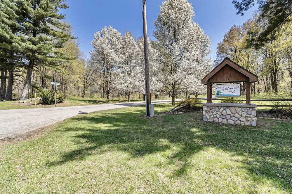 16 Campbell Lake Drive Parma, MI 49269