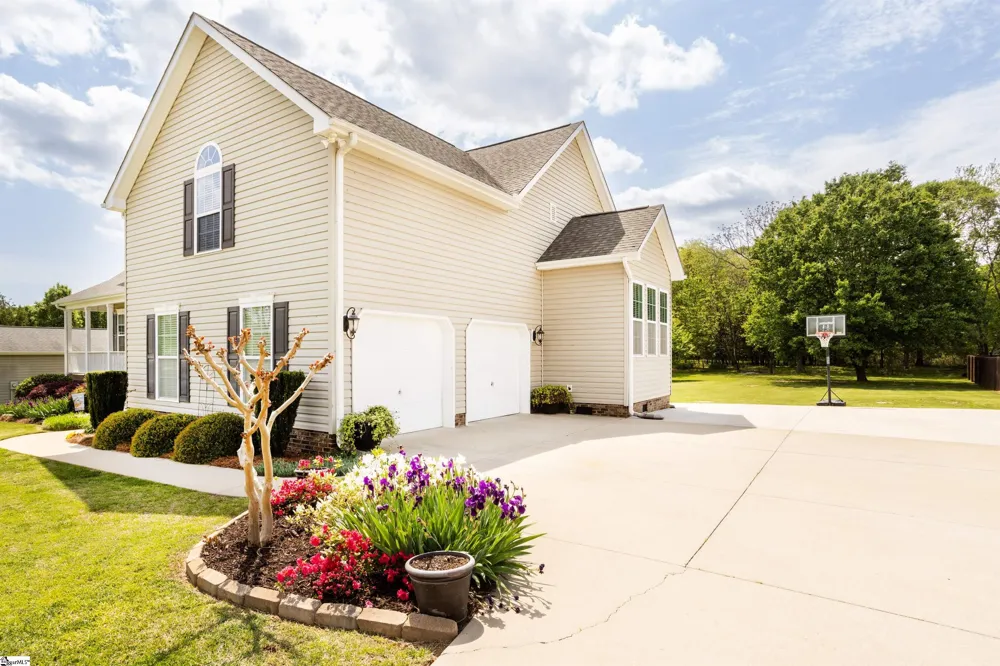 405 Saddlebred Drive Pelzer, SC 29669