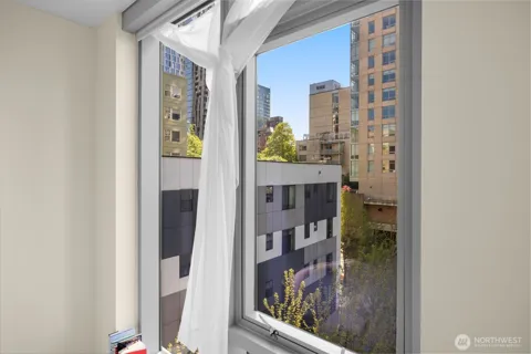 800 Columbia Street #808