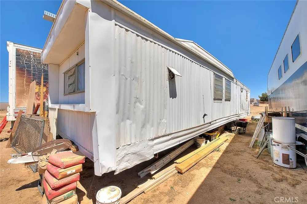 11525 Cactus Road Phelan, CA 92371