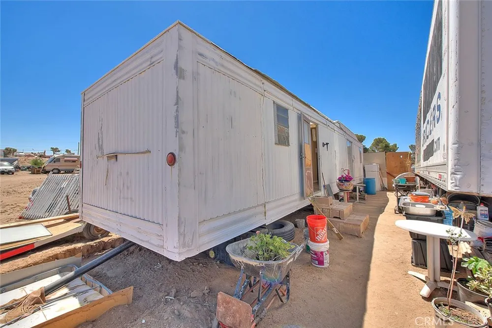 11525 Cactus Road Phelan, CA 92371