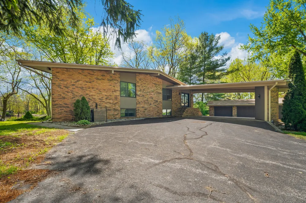 2135 Derfla Drive St. Joseph, MI 49085