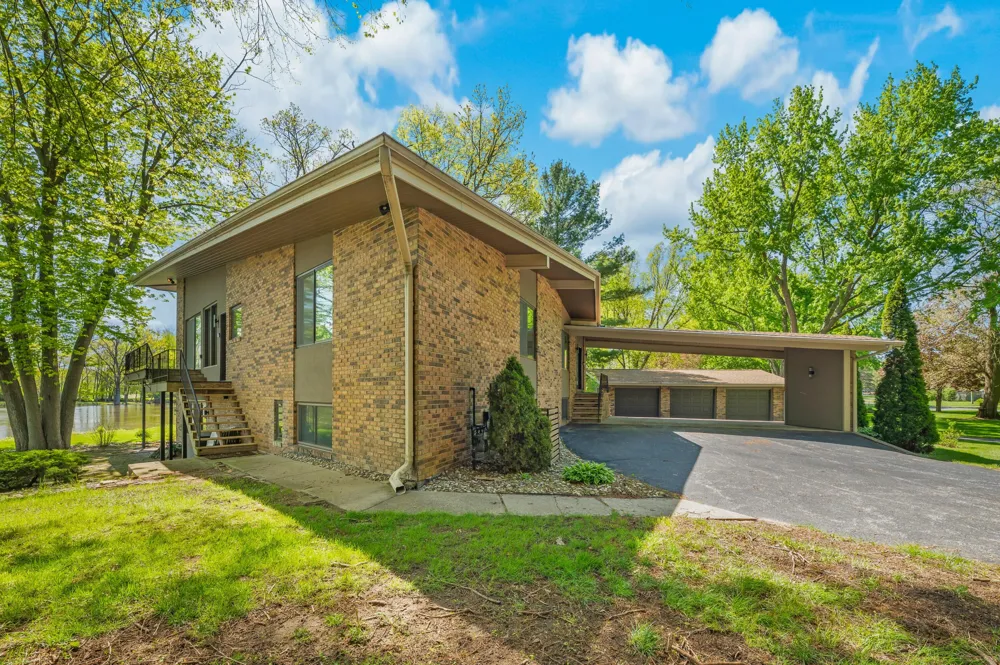 2135 Derfla Drive St. Joseph, MI 49085