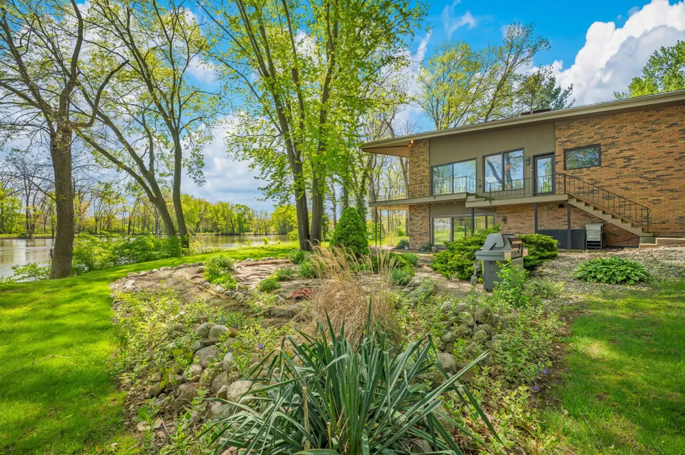 2135 Derfla Drive St. Joseph, MI 49085
