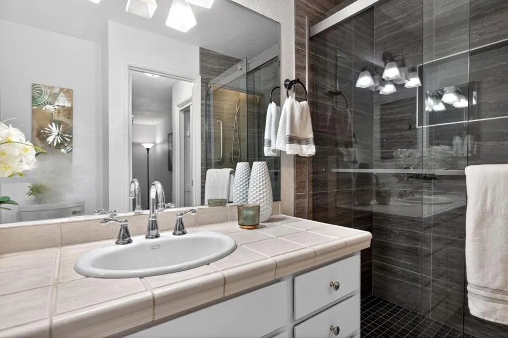 2865 S Bascom Avenue #909 San Jose, CA 95124