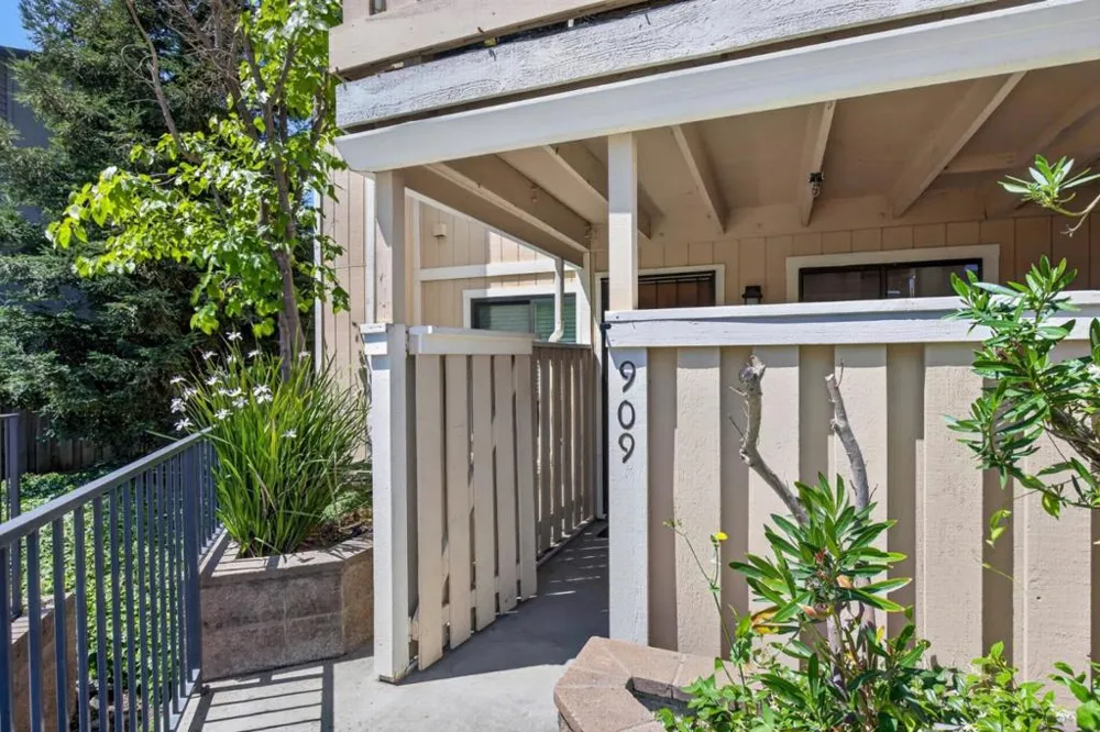 2865 S Bascom Avenue #909 San Jose, CA 95124