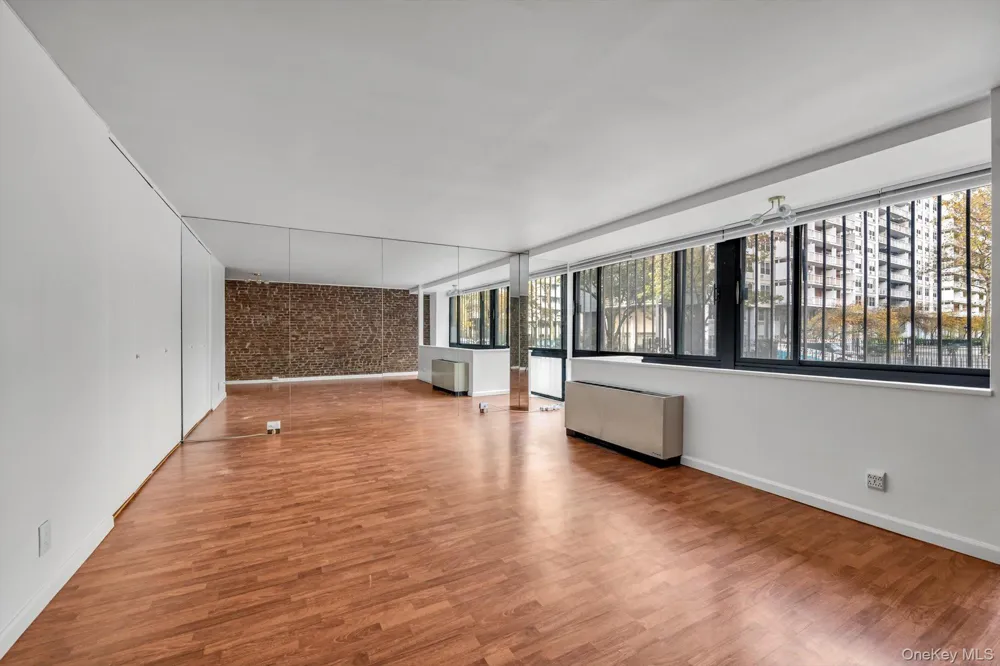 77 Bleecker Street #105 New York (Manhattan), NY 10012