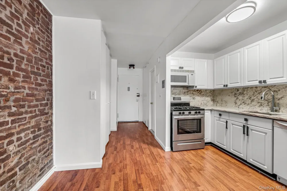 77 Bleecker Street #105 New York (Manhattan), NY 10012