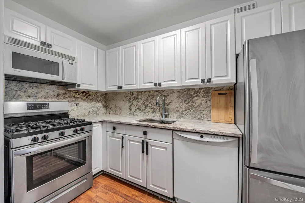 77 Bleecker Street #105 New York (Manhattan), NY 10012