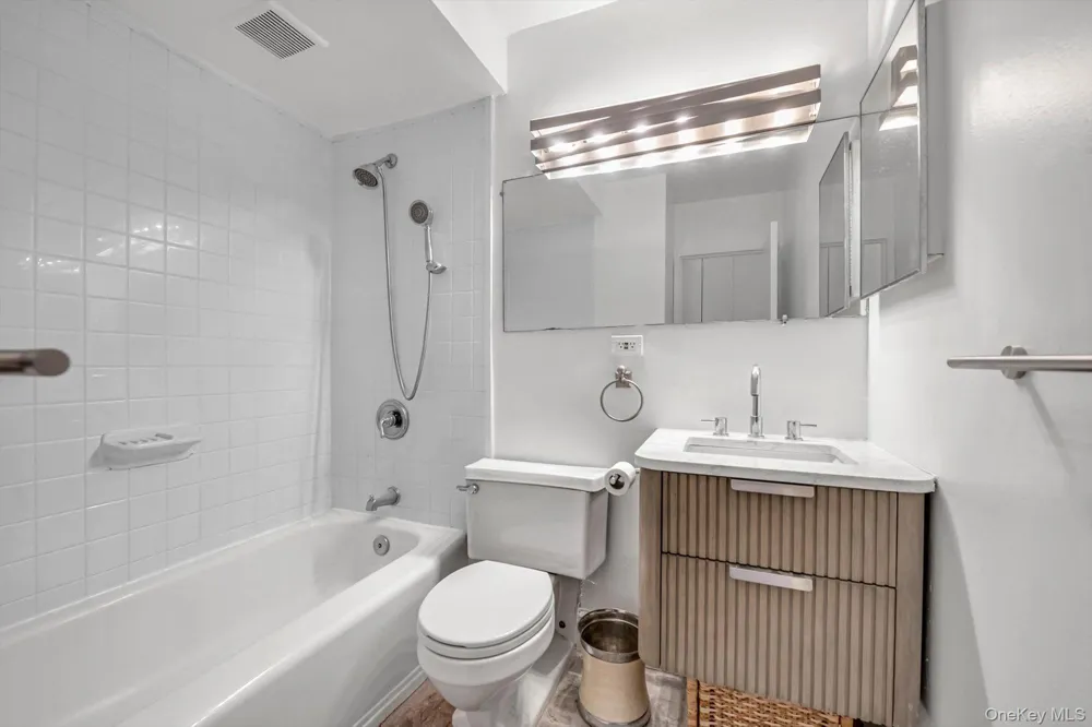 77 Bleecker Street #105 New York (Manhattan), NY 10012