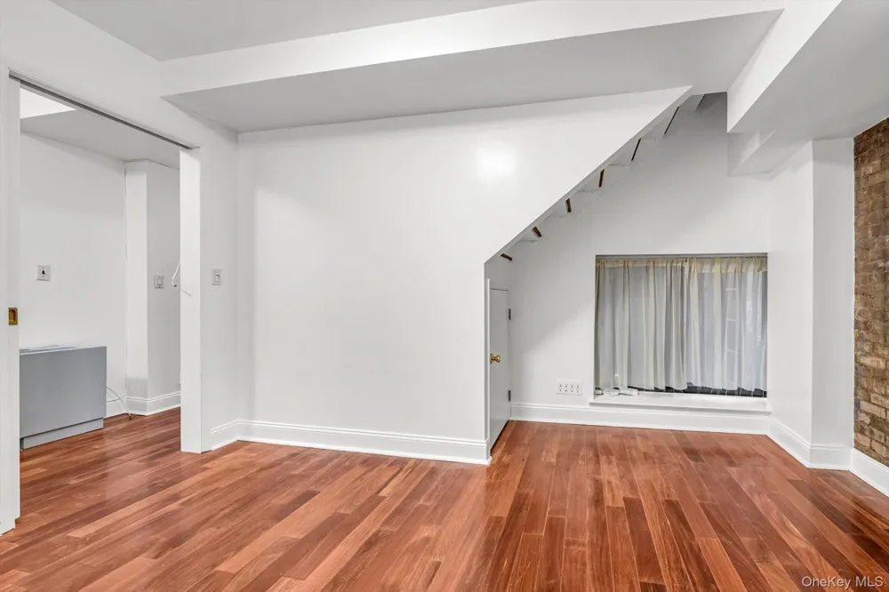 77 Bleecker Street #105 New York (Manhattan), NY 10012