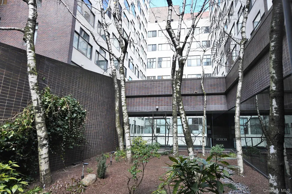 77 Bleecker Street #105 New York (Manhattan), NY 10012