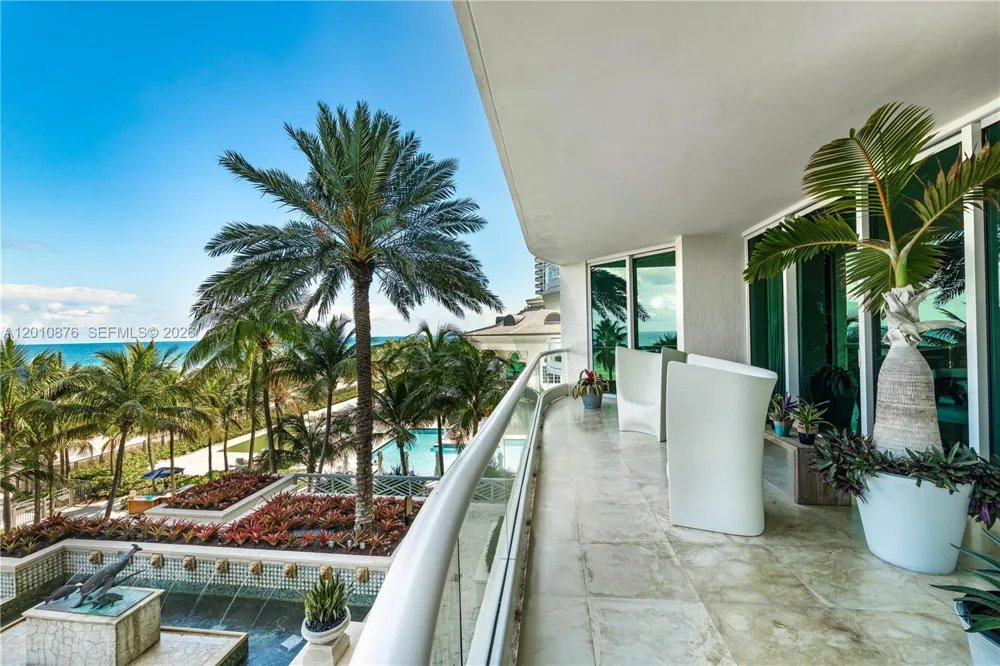 16051 Collins Ave #403 Sunny Isles Beach, FL 33160