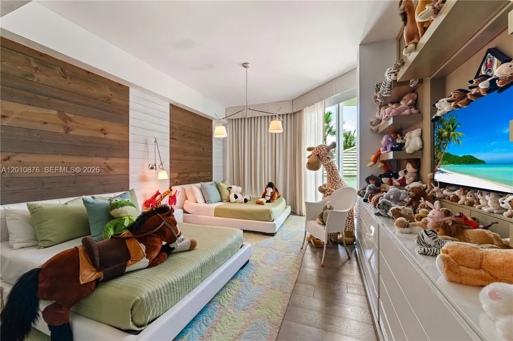 16051 Collins Ave #403 Sunny Isles Beach, FL 33160