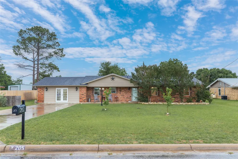 205 longhorn dr Early, TX 76802