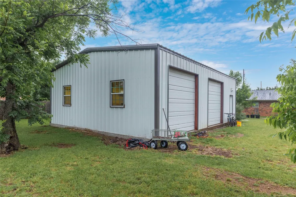 205 longhorn dr Early, TX 76802