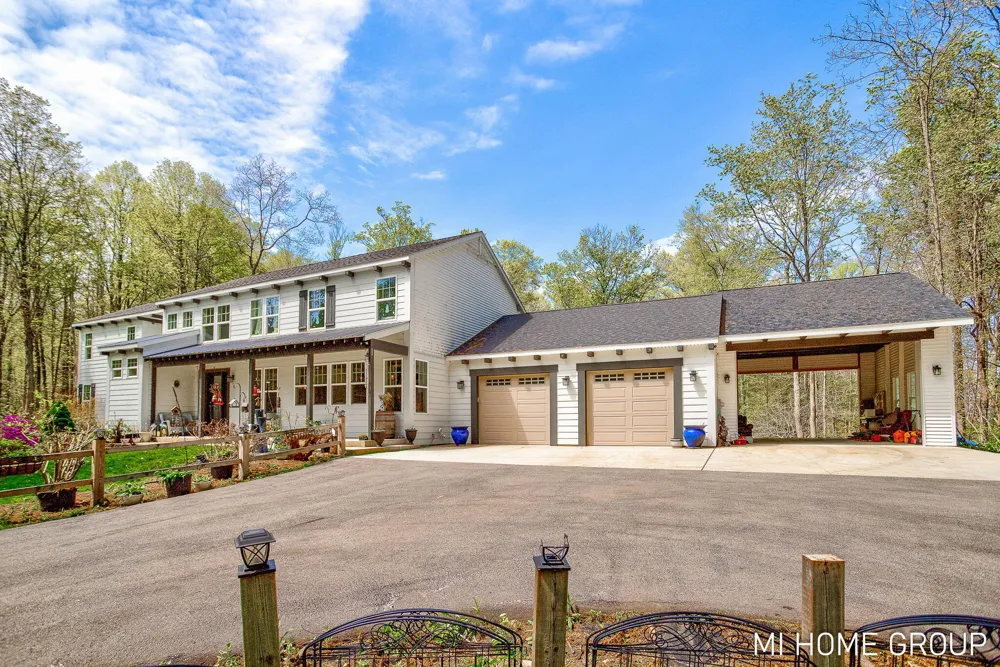 6467 118th Avenue Fennville, MI 49408